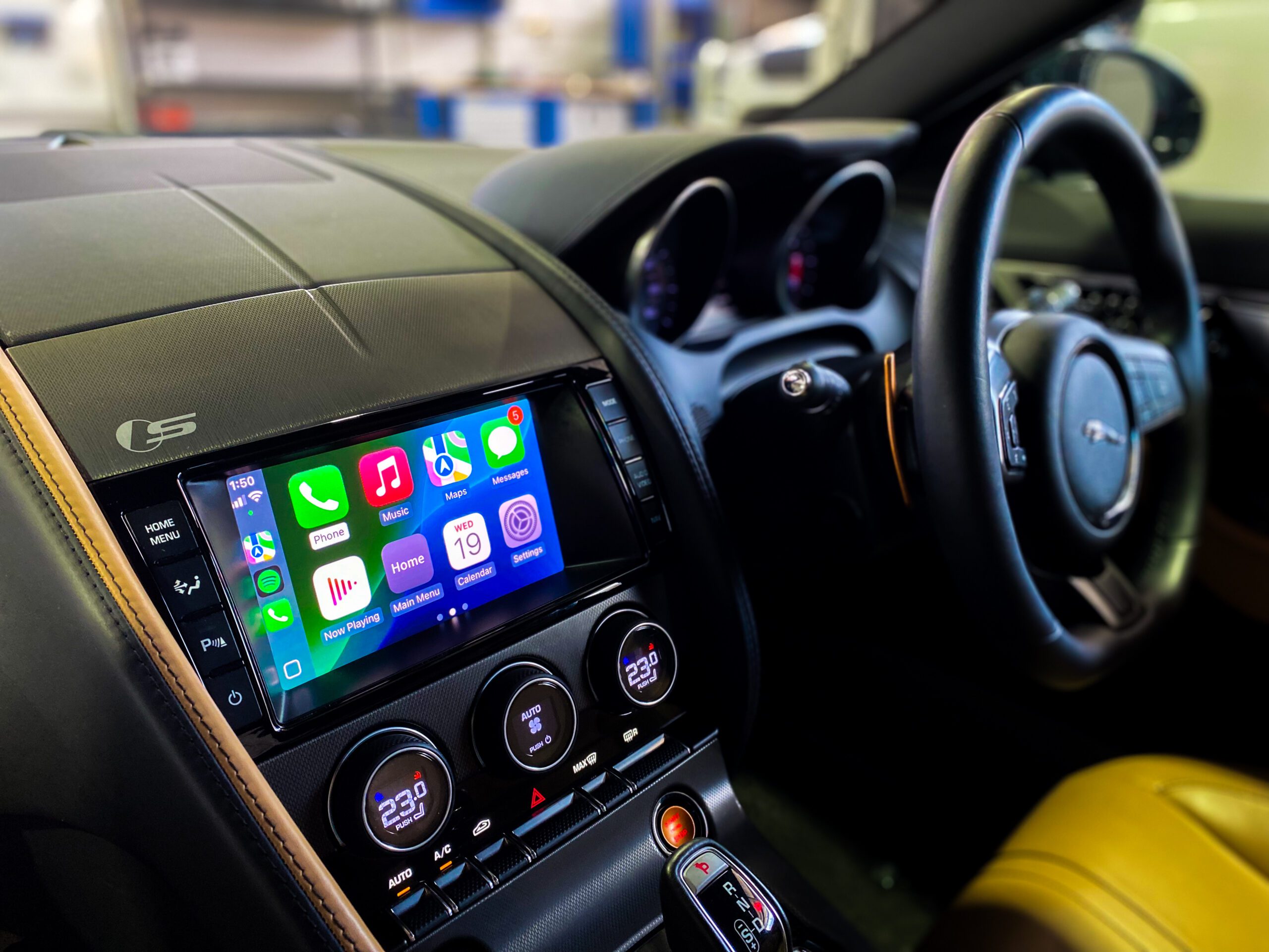 Apple CarPlay & Android Auto for Jaguar F-Type - Home Screen